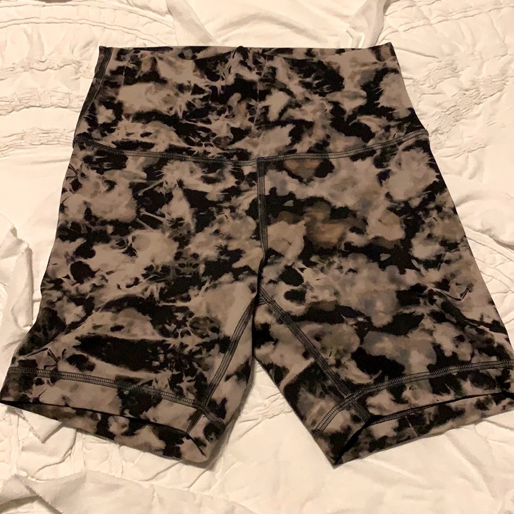 Lululemon wunder train shorts size 6 (6” length)